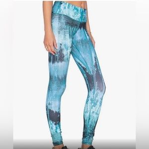 ALO Yoga Tie Dye Airbrush Blue and Black Legging Small GUC